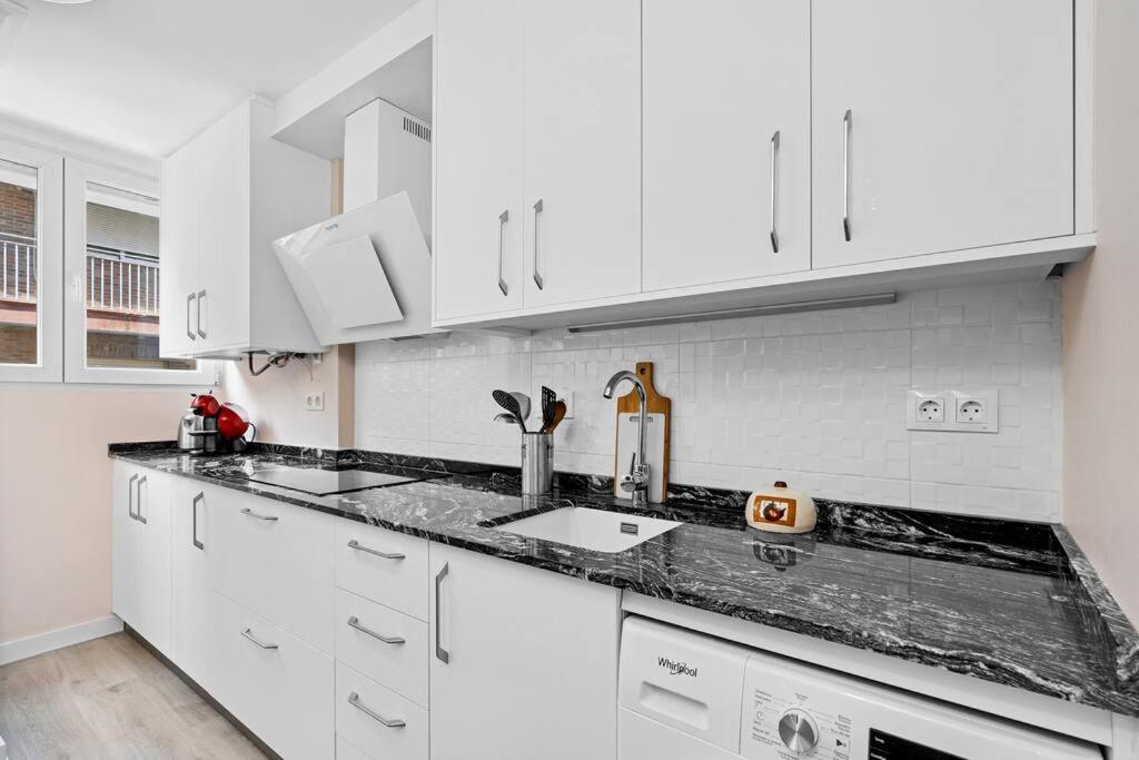 Piso En Calle Arabial 117 Junto A El Corte Ingles Appartement Granada